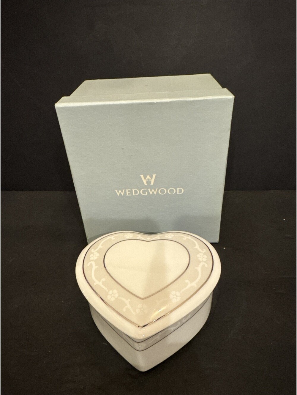 Wedgewood Heart Shaped Ring Trinket Box Icing Pattern Perfect For Engagement